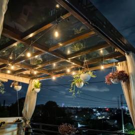 Chic Hilltop Hideaway and Stylish Stay in Caloocan's Crestview, hôtel à Camarin