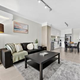 Rockingham Escape Stylish 2br Apt Near Beach and Shops