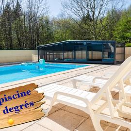 Gîte Bihan 4P piscine ou jacuzzi, hotel a Saint-Évarzec