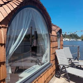 Lieblingsplatz Parey - schwimmendes Iglu, hotel en Parey