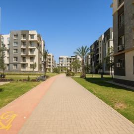 407. Spacious 3BR Apt. 2 Baths Gated Community, Hotel in Sheikh Zayed