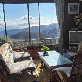 Wood house pinnacle ocean view and Mountain View