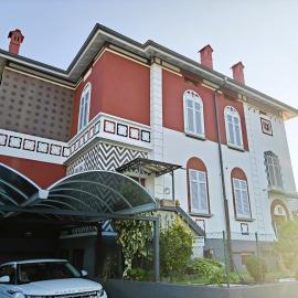 Villa WOLF - A 1919 original Swiss Villa with Garden near Como, Hotel in Balerna