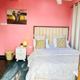 Urban Affordable Private City Room- Amazing View, Fast WiFi & Walkable Location