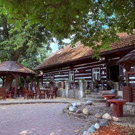 Motel Charlie, hotell i Kovač