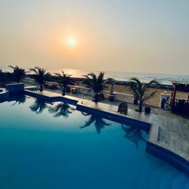 Coconut Pointe Villa & Beach Resort, hotel di Prampram