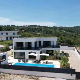Sunset Villa Aves with Pool, Gym and Sauna, Hotel in Rogač