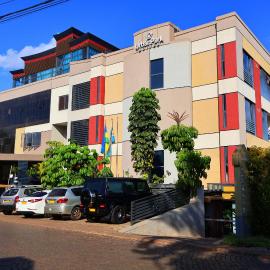 Urban Park Suites Hotel, hotel u gradu Kigali