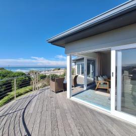 Seaside Beach House with Pool & Invertor