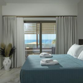 Heraklion에 위치한 호텔 Envy Seaside Suites,By IdealStay Experience