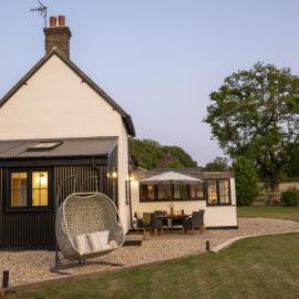 Historic Farmhouse Retreat Foot of the South Downs