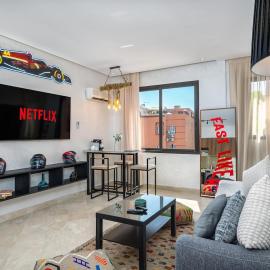 Condo in Gueliz inspired by motorsports, hotel a Marrakech