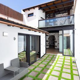 Home2Book Rustic Stone Haven with Terrace, hotel in La Guancha