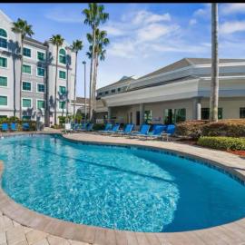 Condo near Disney-free shuttle to all theme parks