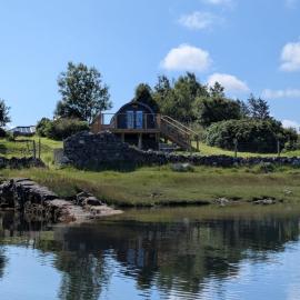 Robins Nest Pod, hotel in Breakish
