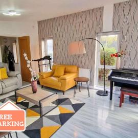 4 Bed Altrincham Home Free Parking