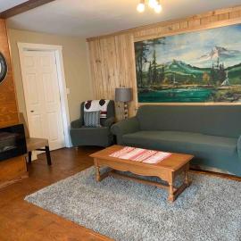 Uncle Bills Cabin Entire home 6 min south of town、ゴールデンのホテル