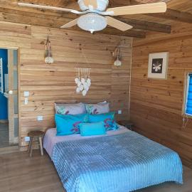 Le Chalet BLEU - Tout Bonnement Bien, hotel in Putot-en-Auge