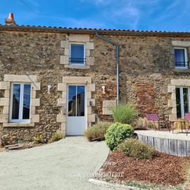 Maison de campagne HDH - Charme et moderne - Proche du Puy duFou, hotel di LʼÉpaux