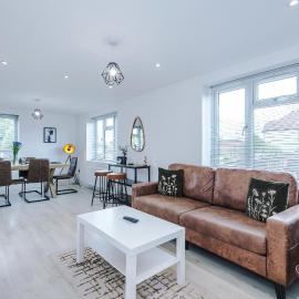 The Hansas Gem Collection - Modern & Spacious 3BR Townhouses Near Shrewsbury Town Centre & Castle- By Parydise Properties - Perfect for Business & Leisure Stay, hotel v destinaci Harlescott