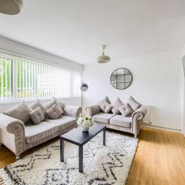Beautiful Spacious 4BR House - Fawn House - Solihull