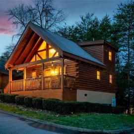 Escape to the Smokies- Pool, hot tub, cozy cabin, Pigeon Forge