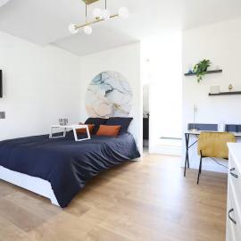 Studio calme avec extérieur et entrée autonome, hotel in Saint-Sébastien-sur-Loire