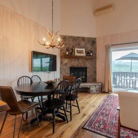 Lake & Mountain View condo โรงแรมในมงต์-ทร็องบล็องต์