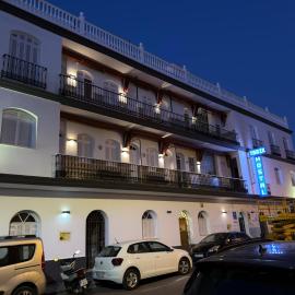 La Brisa de Tarik Rooms, hotel v Tarifi