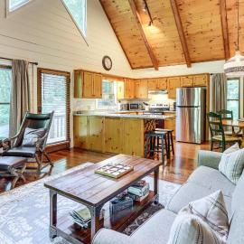 Blue Ridge में, होटल Creek Front Cabin w/ Hot Tub+Fire Pit