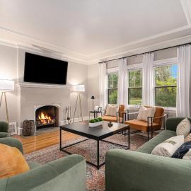 Elegant 3BR Oasis in Dundee Close to Downtown