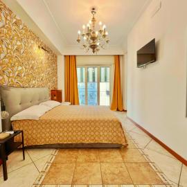 Reginella House، فندق في نابولي
