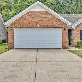 Cozy and Spacious Spring Hill 3BR 2bath Home