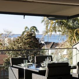 The Palms- 9 Pantowora St, Corlette, hotel en Corlette