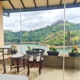 Waters Edge - Kandy, хотел в Kande