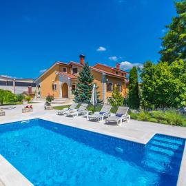 Villa Ritoša, a beautiful pool villa surrounded by greenery