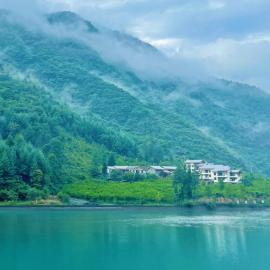 Summergarden Hotel, Hotel in Wolongguan