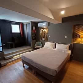 Logis du Grand, hotel u gradu Champlay