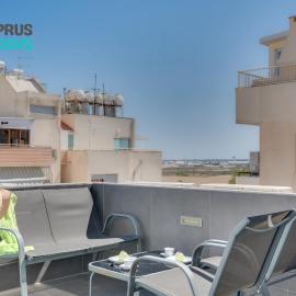 Makenzy Star 2bd duplex 300m from beach, khách sạn ở Larnaka