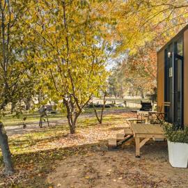 Tea Garden Creek Farm Retreat by Tiny Away – hotel w mieście Milawa
