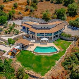 Villa EaglesRock & Spa - Droushia, hôtel à Droushia