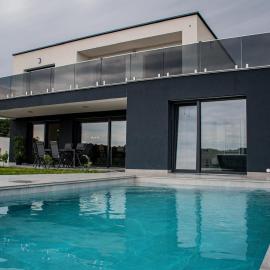 Vila Altura- Luxury Hiltop Retreat with Panoramic View & Teracce, hotelli kohteessa Rogaška Slatina