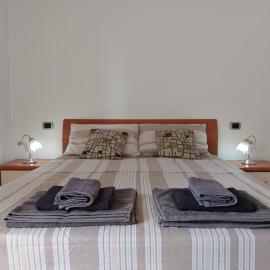 LotusNest - Casa Privata - Letto Matrimoniale, Parcheggio, Treno