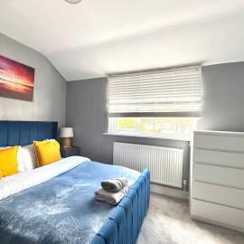 Copperfield House - Free Parking, hotel in Strood