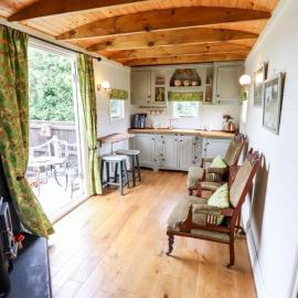 Natures Nook - Luxury XL Wagon Louth Lincolnshire, hotel in Louth