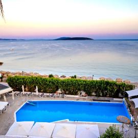 The Grove Seaside Hotel, hotelli kohteessa Drepano