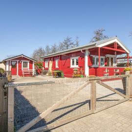 1 Bedroom Stunning Home In Menaam, hotelli kohteessa Dronrijp
