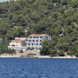 Vila Nina, Hotel in Tisno