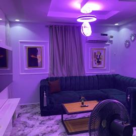 Live By The Water 2-Bed-Apt With Starlink SuperFast Speed Wi-Fi And Secured, hotel a Amuwo
