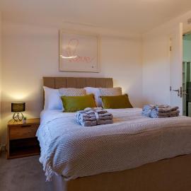 Spacious 3BR, 3BA, Parking Wi-Fi Banbury, hotel in Banbury